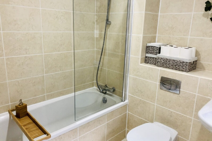InnClusive’s apartment at Ecclesall Road, Sheffield - bathroom