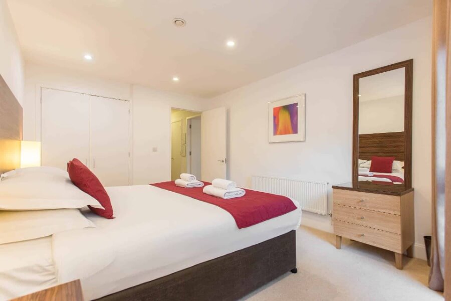 InnClusive’s apartment at Cabot Circus, Bristol - Bedroom