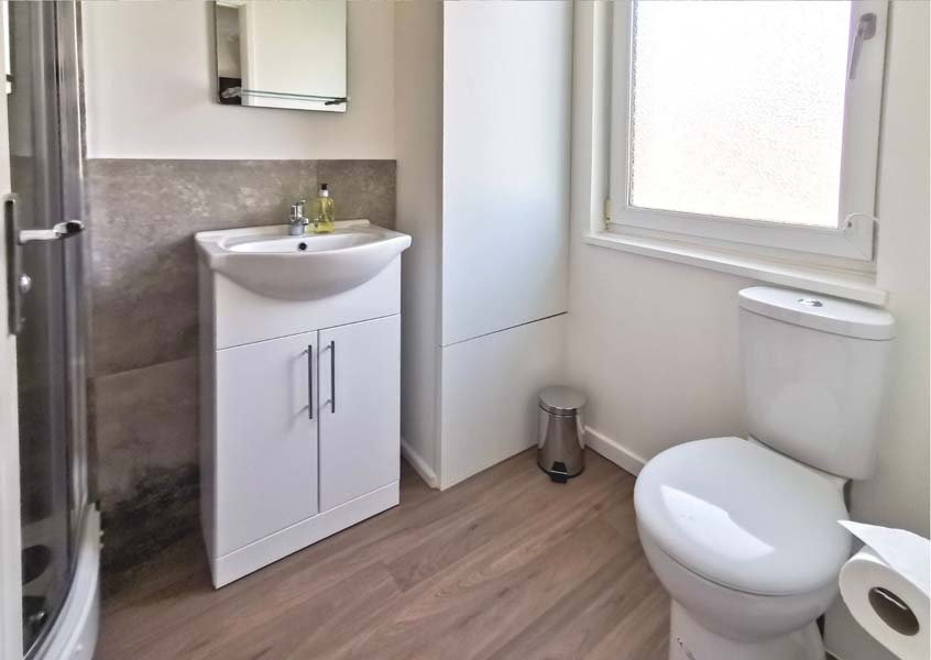Corporate accommodation at Clayton House, Peterborough with InnClusive - bathroom