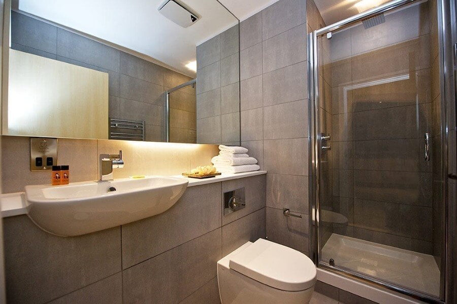 InnClusive’s apartment at Greenwich High Road, London - Bathroom