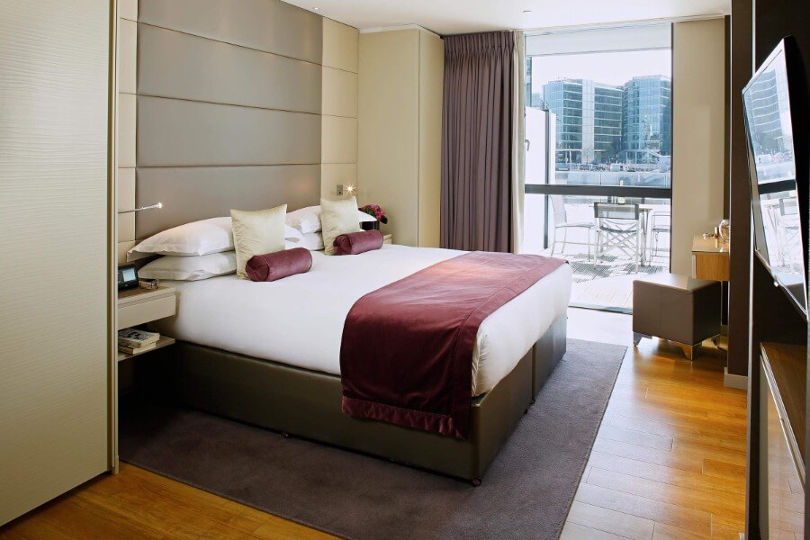 InnClusive’s apartment at Three Quays, London - Bedroom